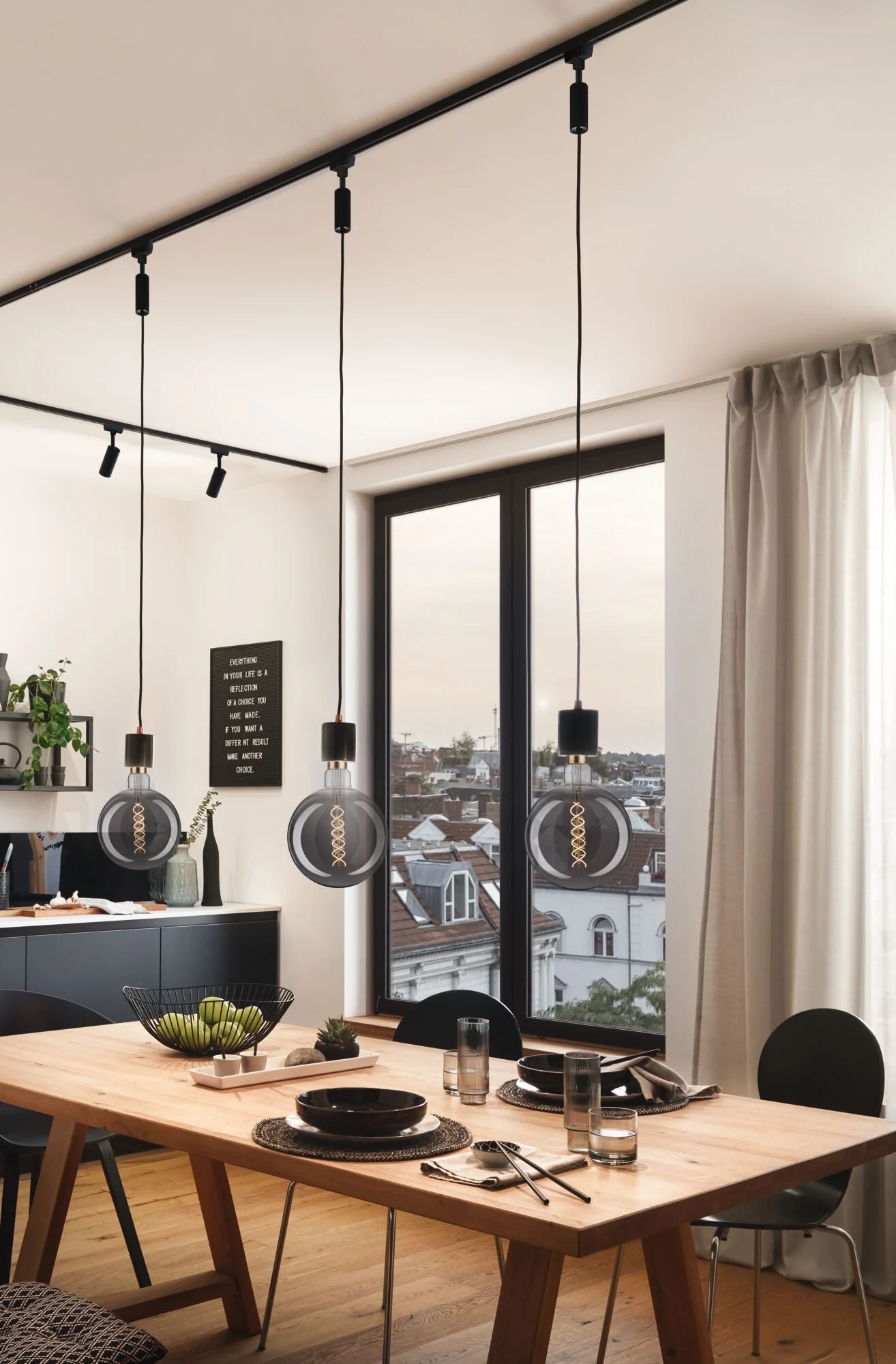 1879 LED BigGlobe E27 200lm 7W 1800K dimmbar Rauchglas - Image 3