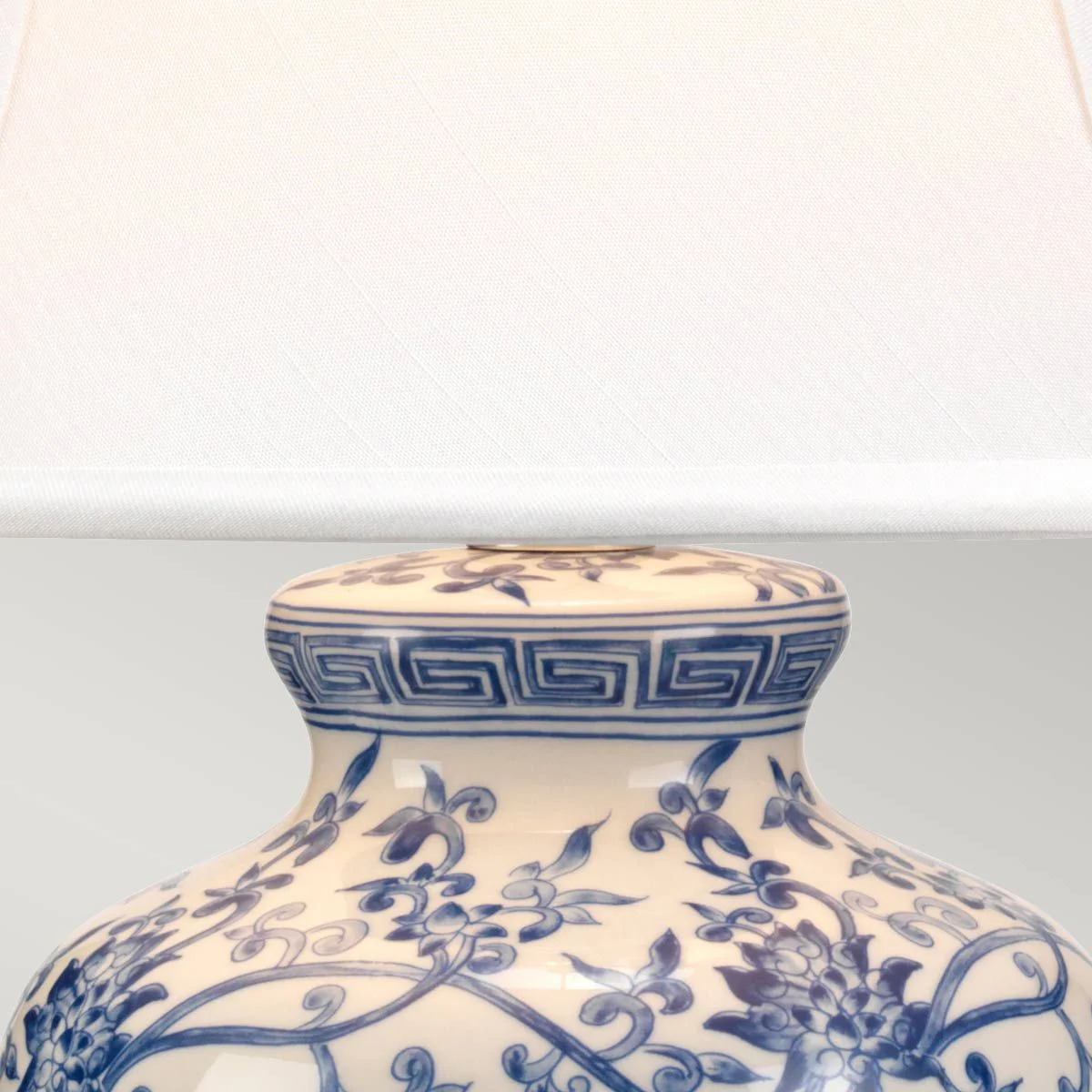 Blue Ginger Jar Tischlampe mit 1 Licht, Blau und Weiß mit weißem Schirm - Image 3