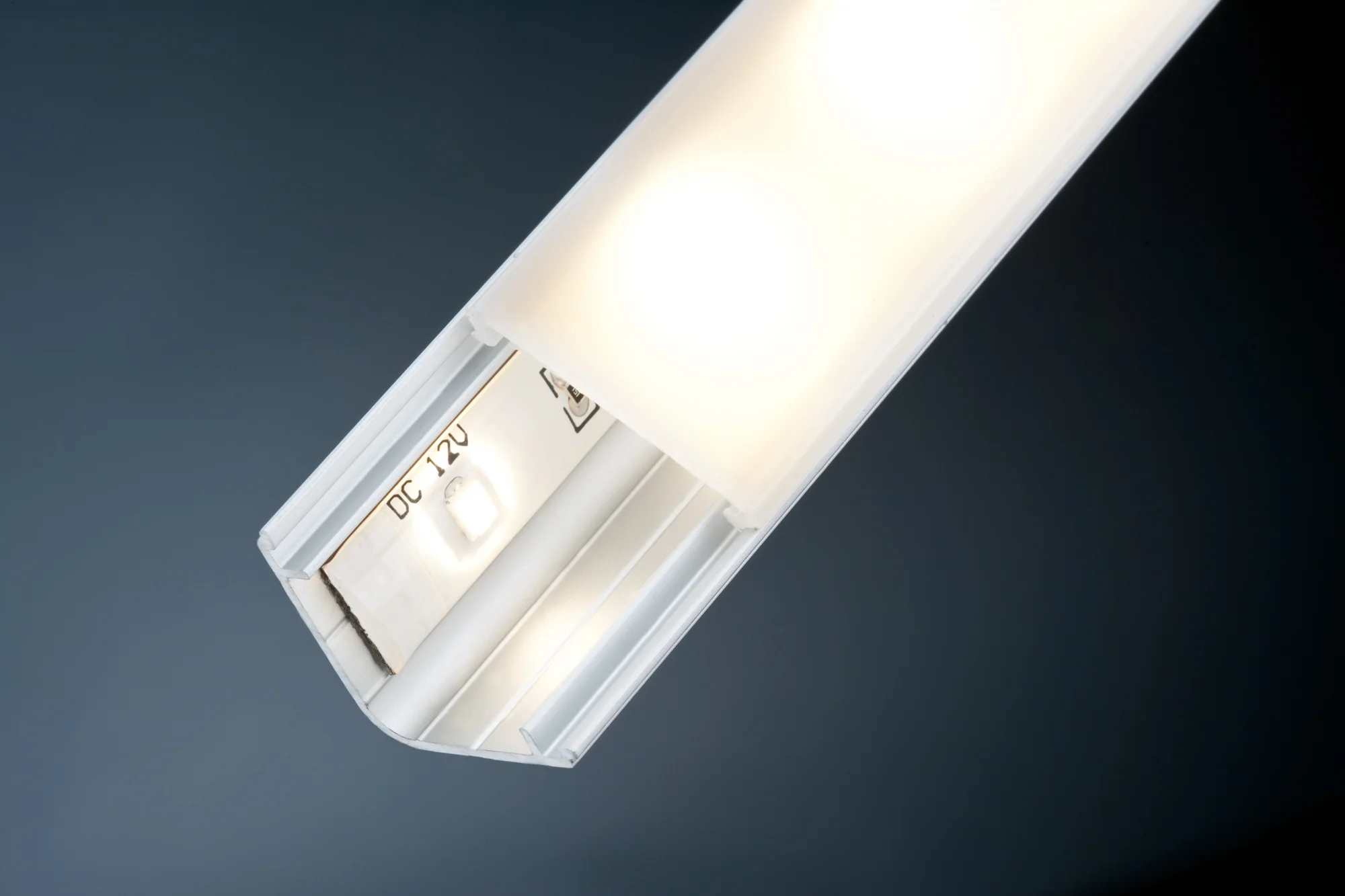 Delta Profil mit Diffusor 2m Alu eloxiert, Satin, Alu/Kunststoff - Image 3