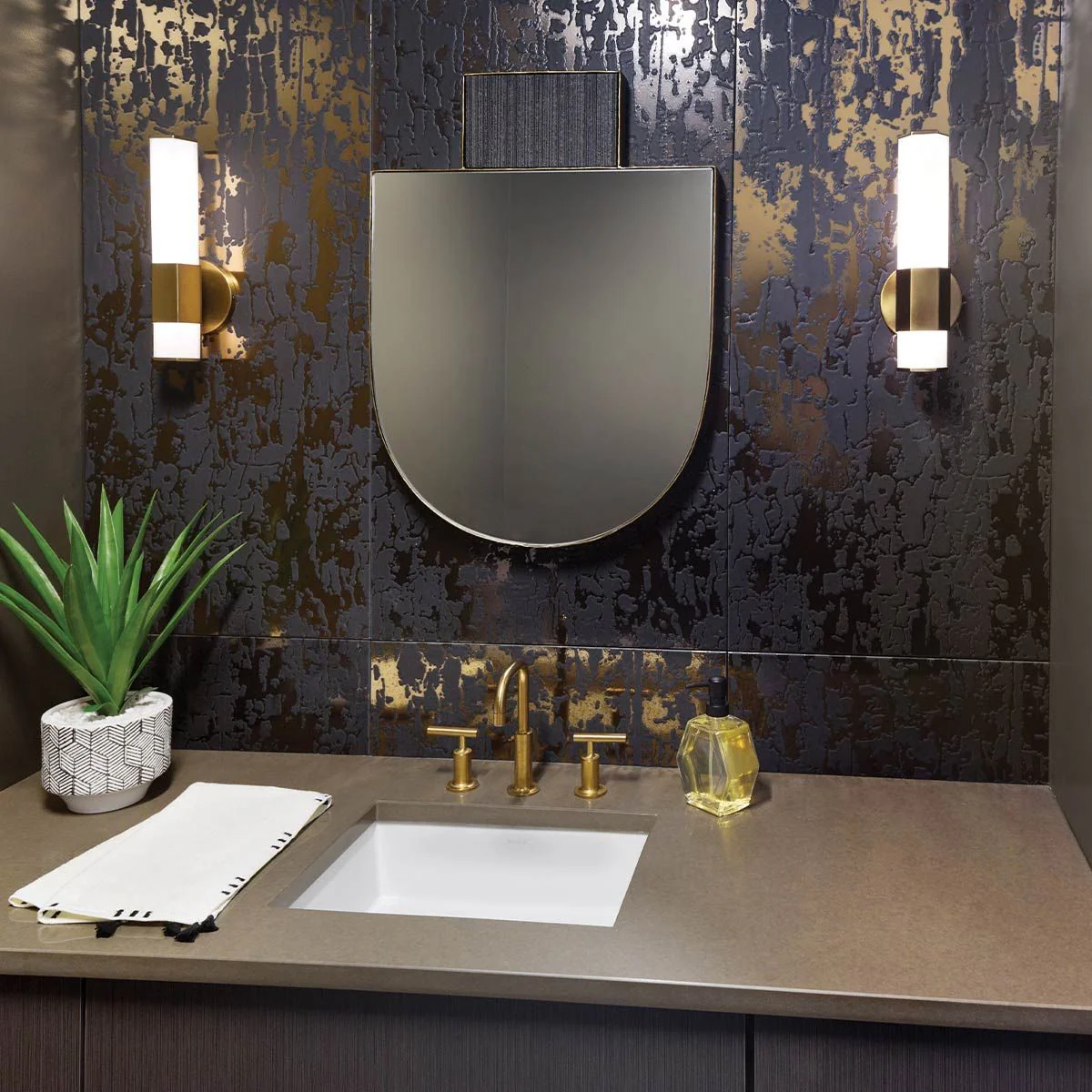 Facet Single LED Wandlampe - Heritage Brass IP44 - Image 2
