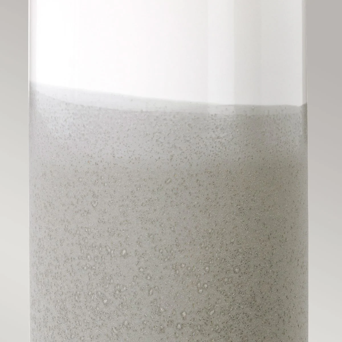 Fulwell 1-flammige Tischlampe - Weiß glänzend und Mattgrau mit dunkelgrauem Schirm - Image 5