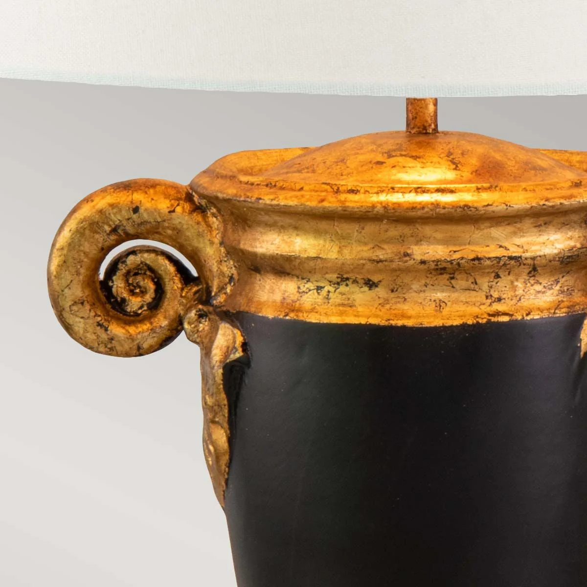Gallier 1lt Tischlampe - Schwarz und Gold mit weißem Schirm - Image 2