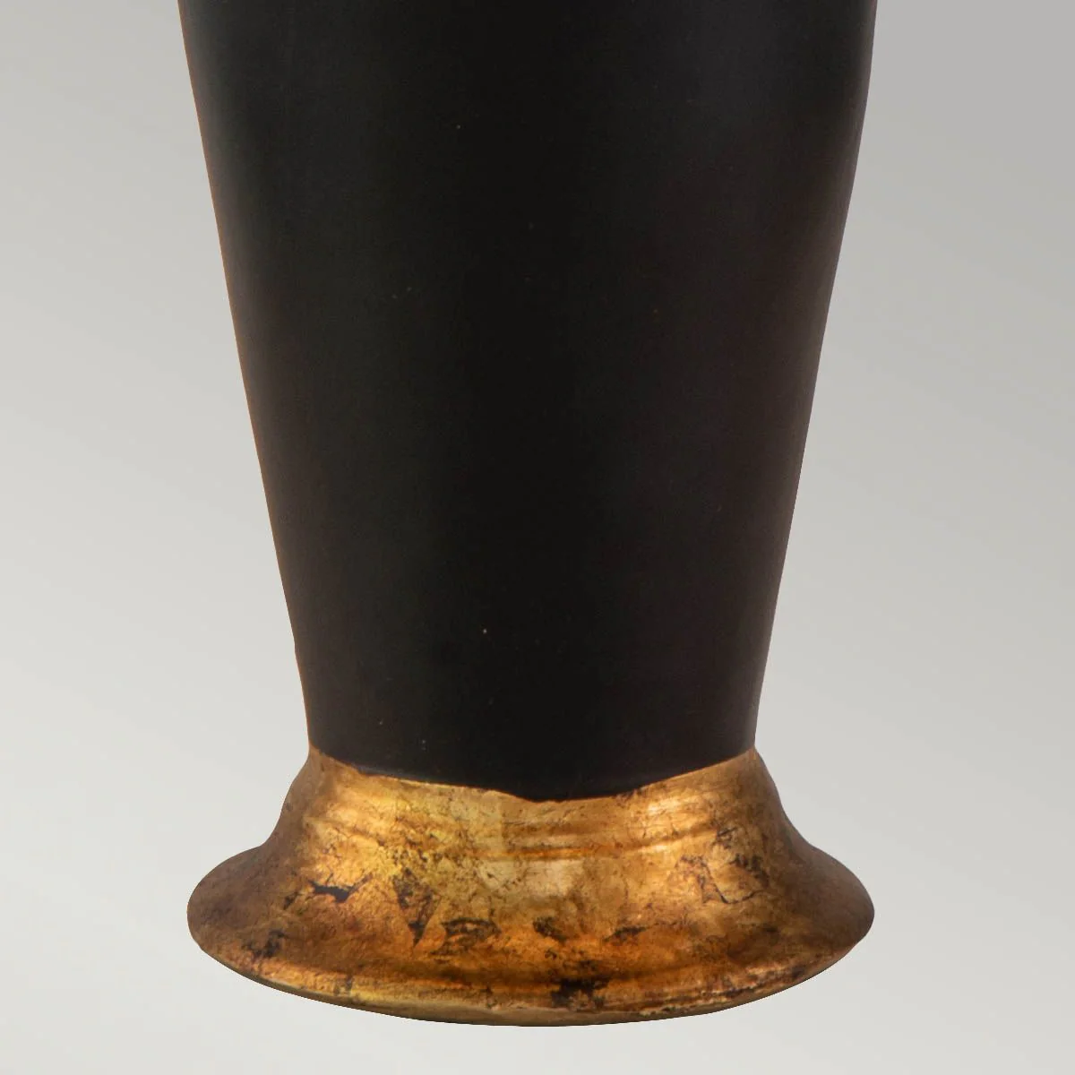 Gallier 1lt Tischlampe - Schwarz und Gold mit weißem Schirm - Image 4