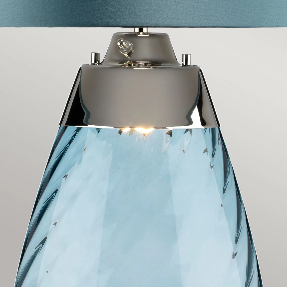 Große blaue Tischlampe Lena mit 2 Lichtern, blau getöntes Glas, Lampenschirm in Entenblau - Image 3