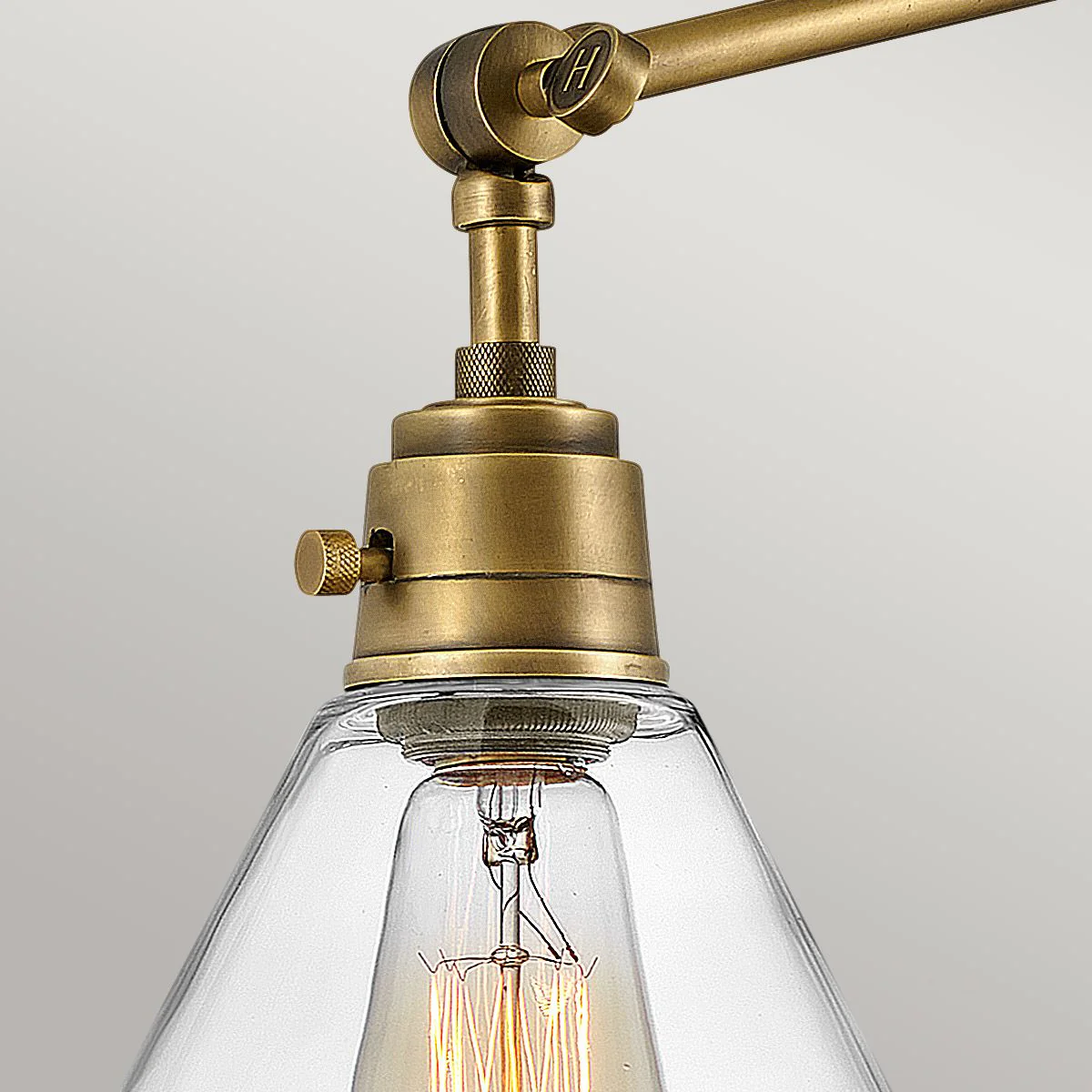 Hinkley Arti 1 lt Wandlampe - Erbstückmessing, klarer Glasschirm - Image 6