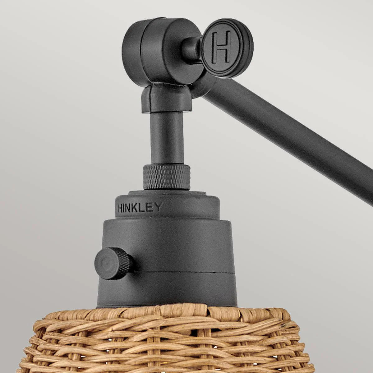 Hinkley Arti 1 lt Wandlampe - Schwarz, natürlicher Rattan-Schirm - Image 5