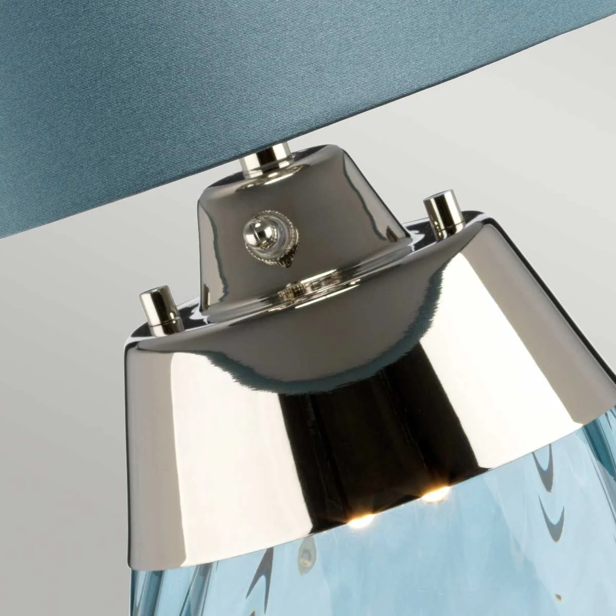 Kleine blaue Tischlampe Lena mit 2 Lichtern, blau getöntes Glas, Lampenschirm in Entenblau - Image 3