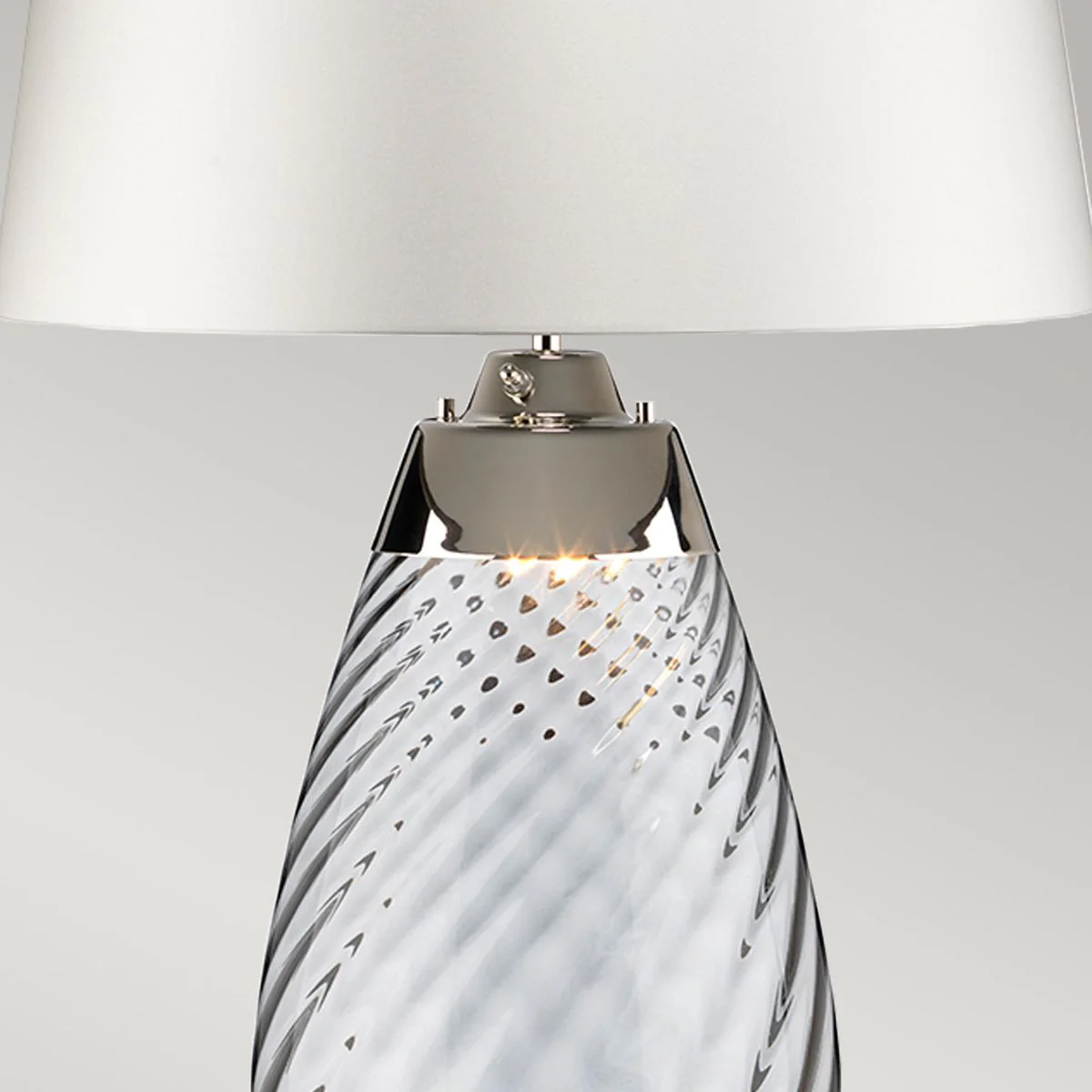 Kleine blaue Tischlampe Lena mit 2 Lichtern und cremefarbenem Schirm - Blau getöntes Glas / cremefarbener Schirm - Image 4