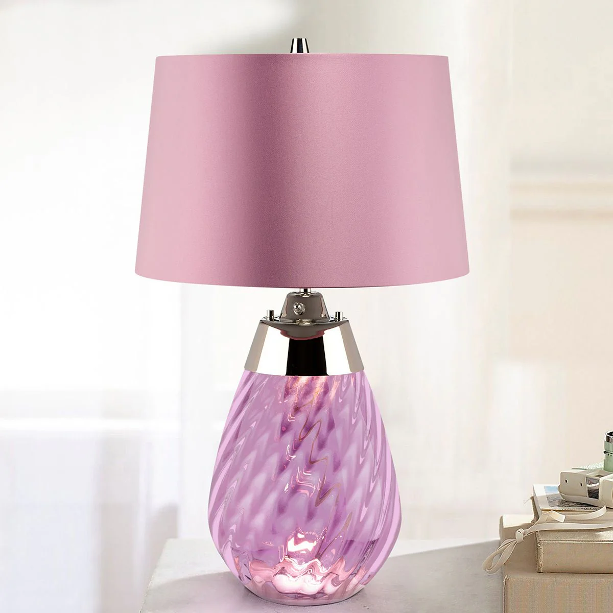 Kleine pflaumenfarbene Tischlampe Lena mit 2 Lichtern, pflaumenfarbenes Glas/melierter Schirm - Image 2