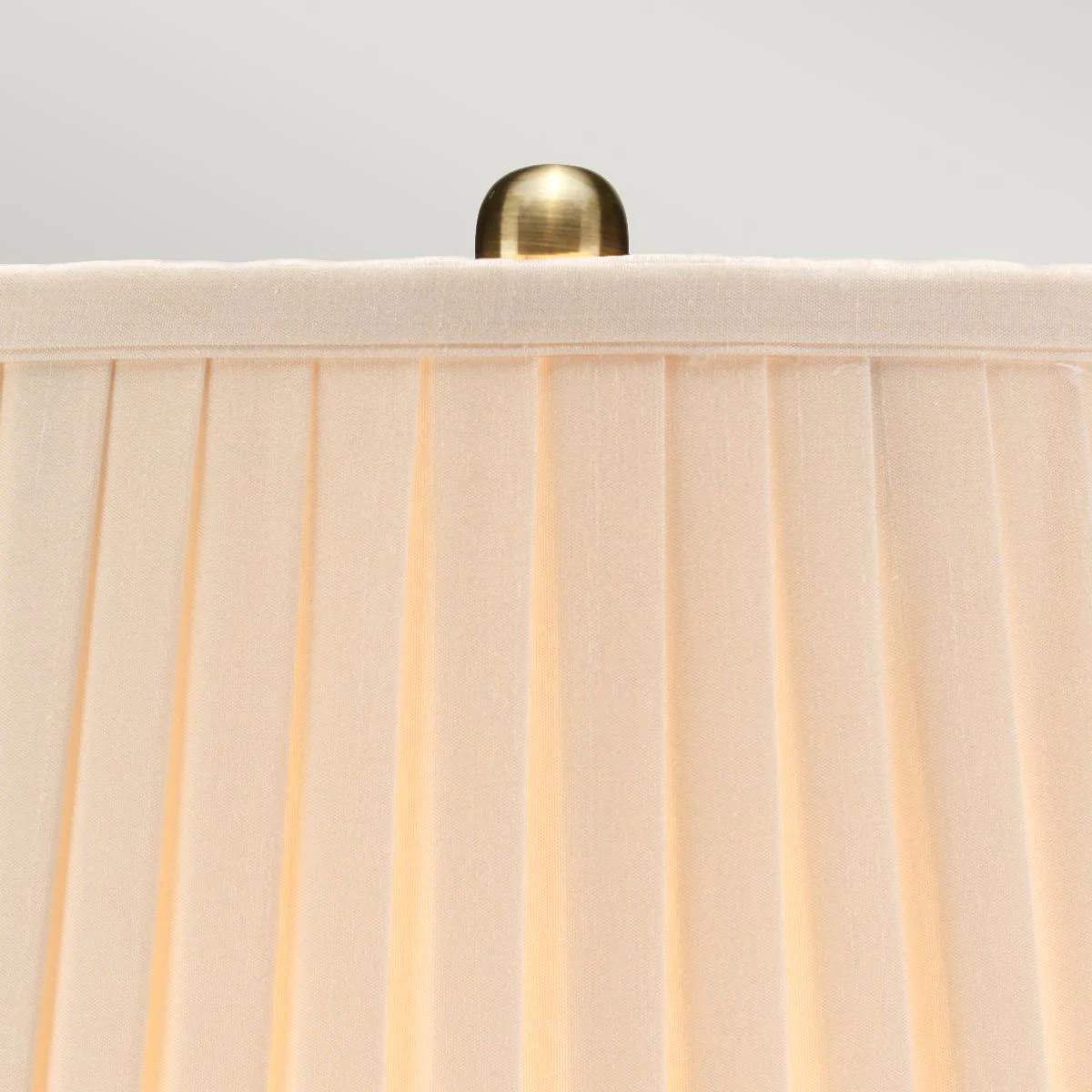 Kleine Tischlampe Morris mit 1 Licht, Gold und Schwarz mit cremefarbenem Schirm - Image 4