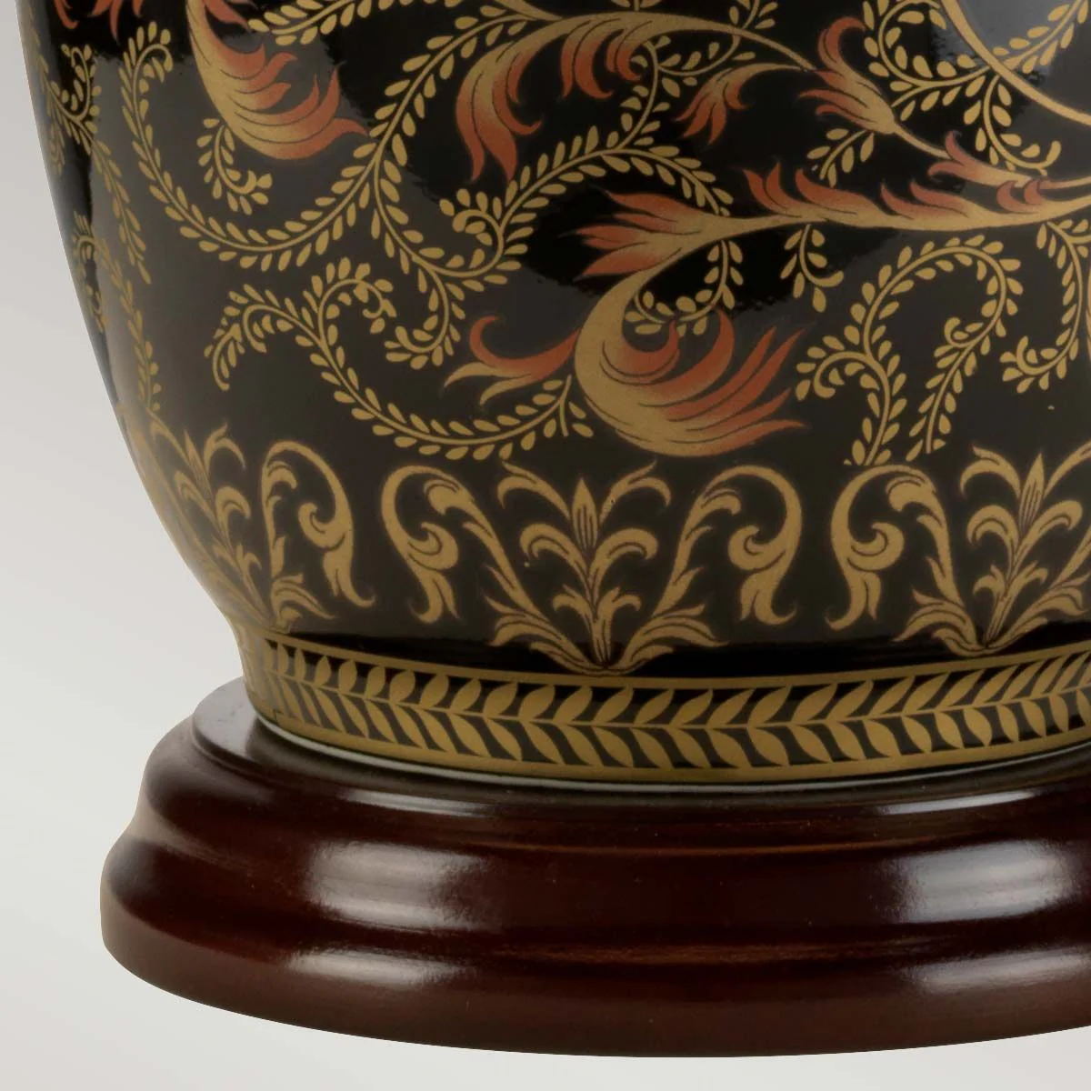 Kleine Tischlampe Morris mit 1 Licht, Gold und Schwarz mit cremefarbenem Schirm - Image 5