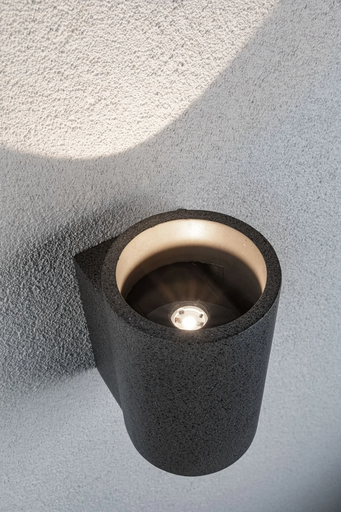 LED Außenwandleuchte Concrea IP65 110x135mm 3000K 6,8W 300lm 230V Schwarzer Sandstein Beton Wandaufbauleuchte - Image 4