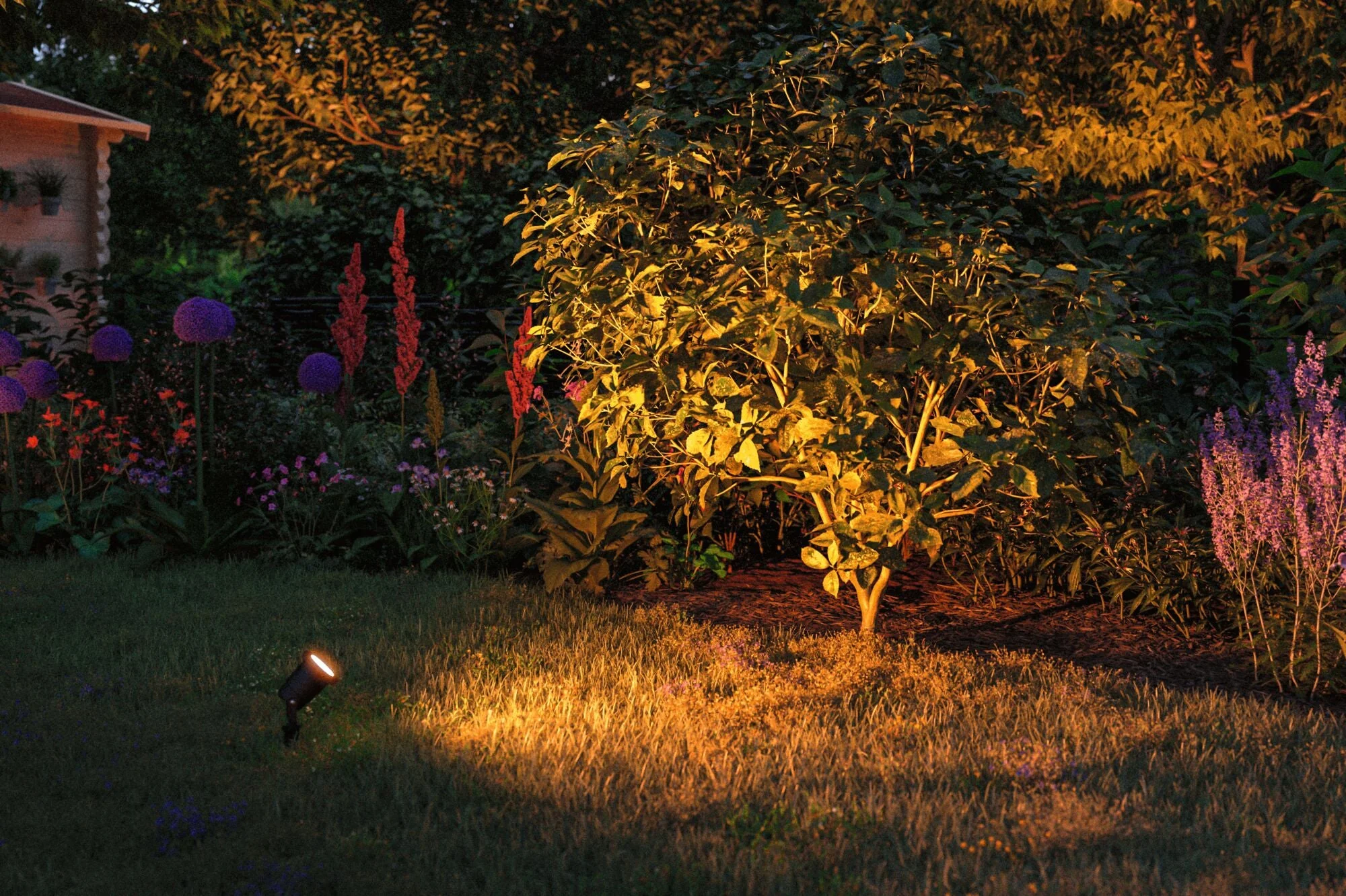 LED Gartenstrahler Goldlicht IP65 rund 92mm 2200K 4,3W 320lm 230V 38-38° Schwarz Metall - Image 4