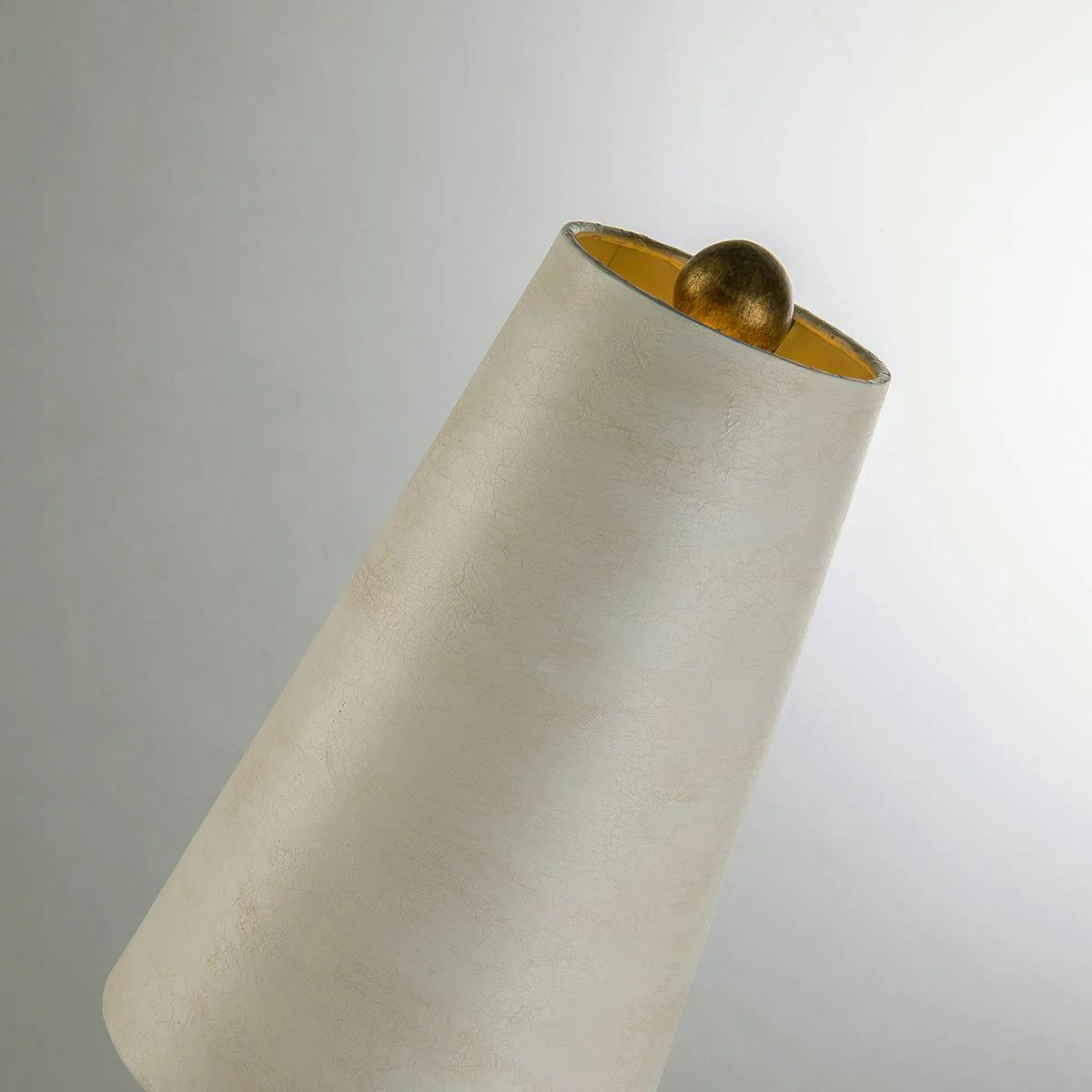 Leda 1-flammige Tischlampe – cremefarbene Patina, Blattgold mit cremefarbenem Patina-Schirm - Image 3