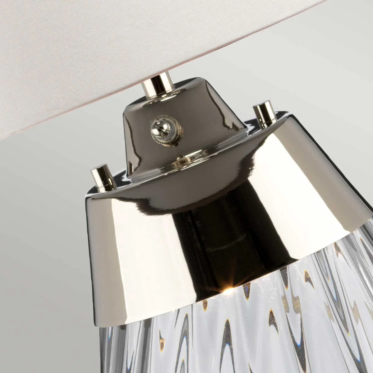 Lena kleine rauchfarbene Tischlampe mit 2 Lichtern und cremefarbenem Schirm - Rauchfarbenes Glas / cremefarbener Schirm - Image 3