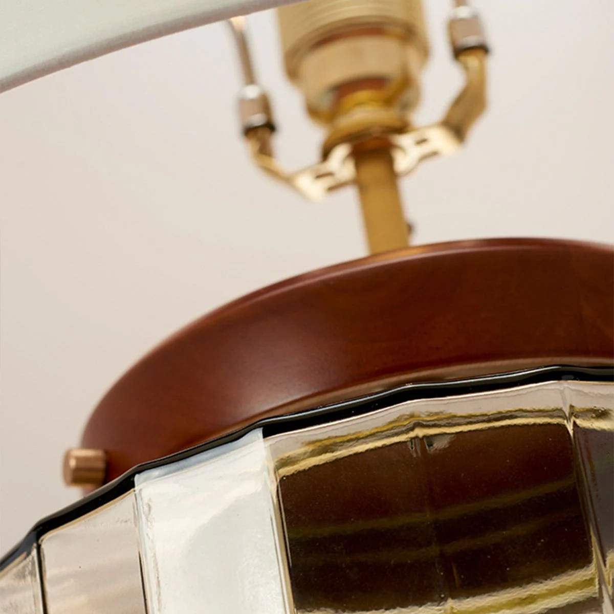 Luga Tischlampe - Rauch - Metallarbeiten gealtertes Messing - Glaswaren Rauch - Holz dunkel gebeizt - Image 2