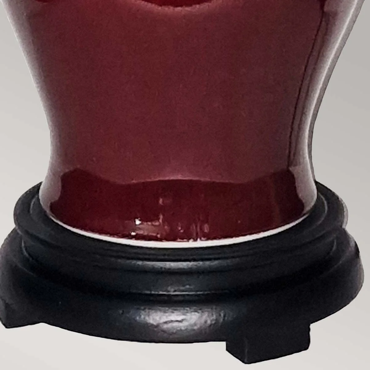 Majin Oxblood Red Jar Tischlampe mit 1 Licht und Polycotton-Schirm – Ochsenblut mit Creme mit burgunderfarbenem und goldenem Soutach-Besatz - Image 5