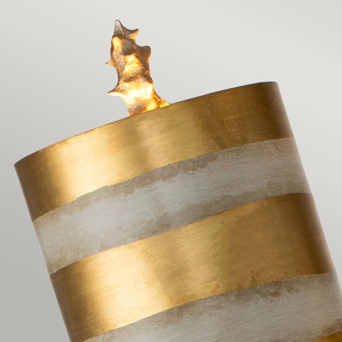 Nettle Luxe Tischlampe mit 2 Lichtern, Blattgold und Taupe - Image 4
