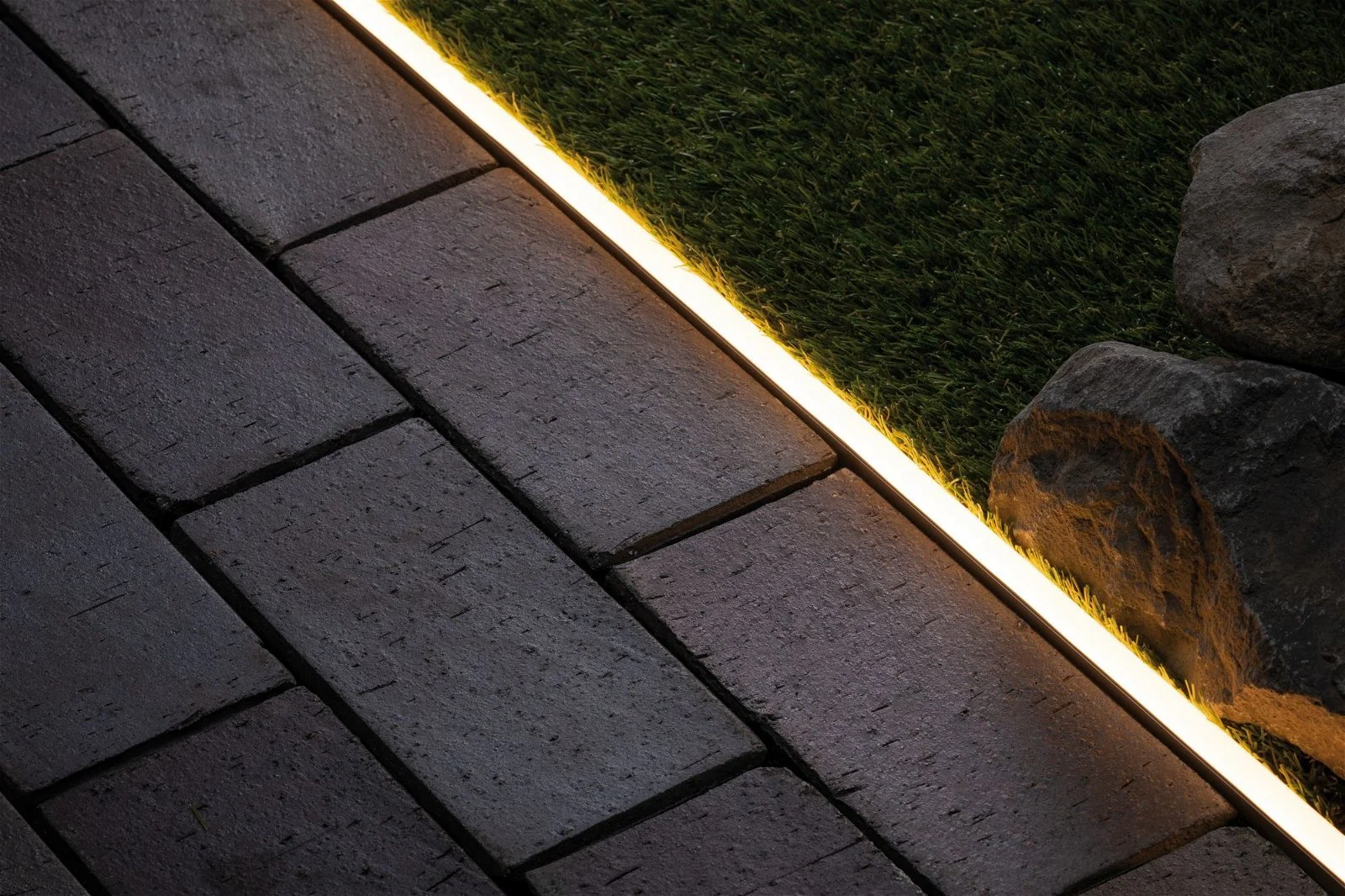 Plug & Shine LED Stripe Smooth Einzelstripe IP68 3000K 46W - Image 4