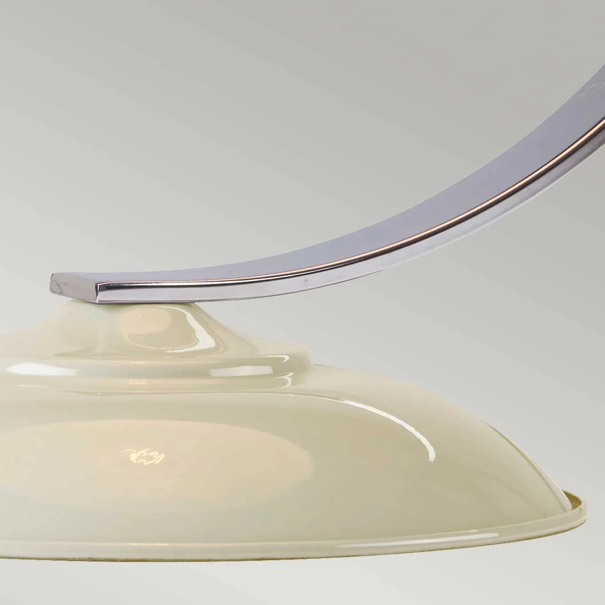 Schreibtischlampe Franklin 1-flammig - Austernweiß mit cremefarbenem Schirm - Image 3