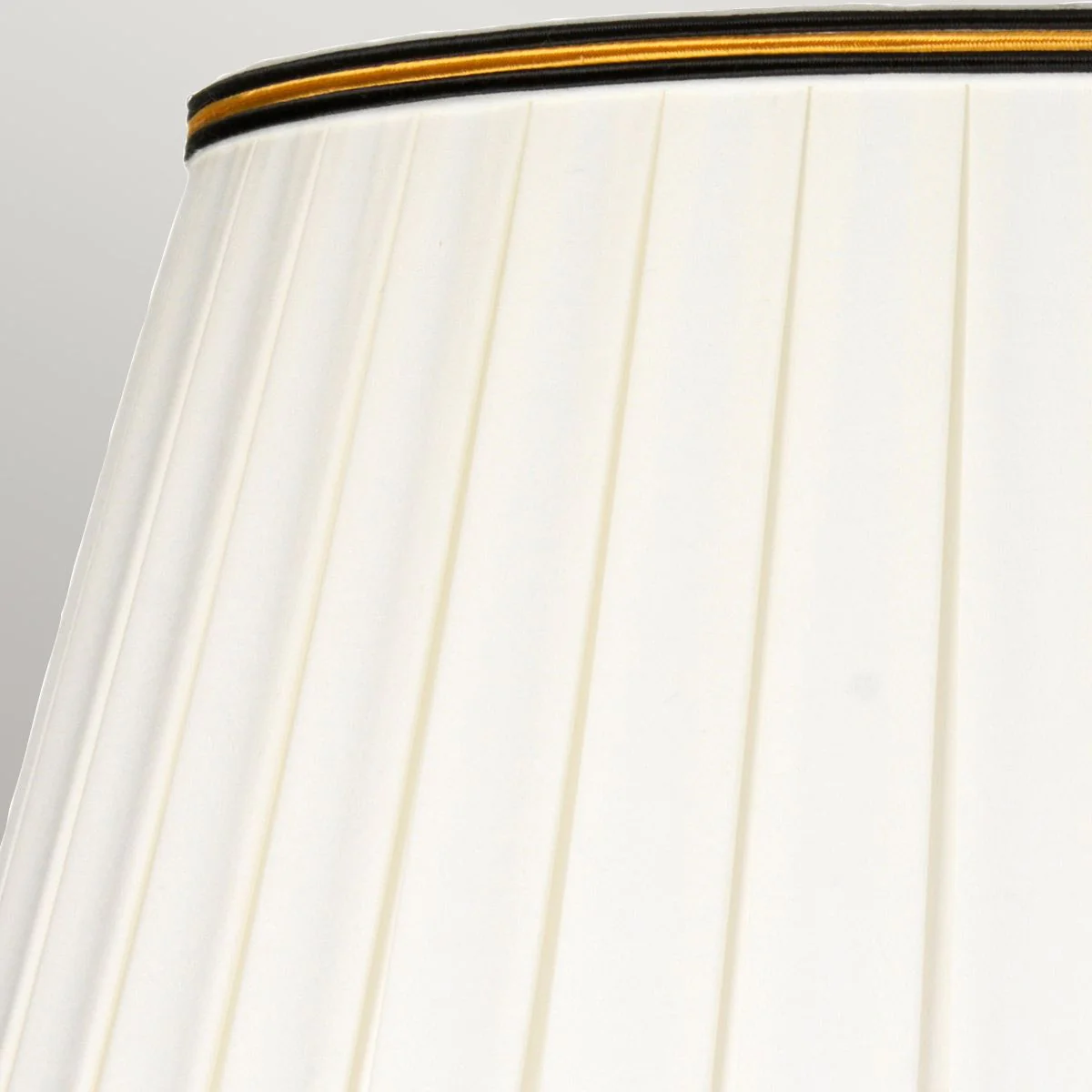 Tischlampe Narbonne mit 1 Flamme – mit hohem Empire-Schirm – Schwarz und Gold mit Elfenbein und schwarzem und goldenem Schirmrand - Image 4