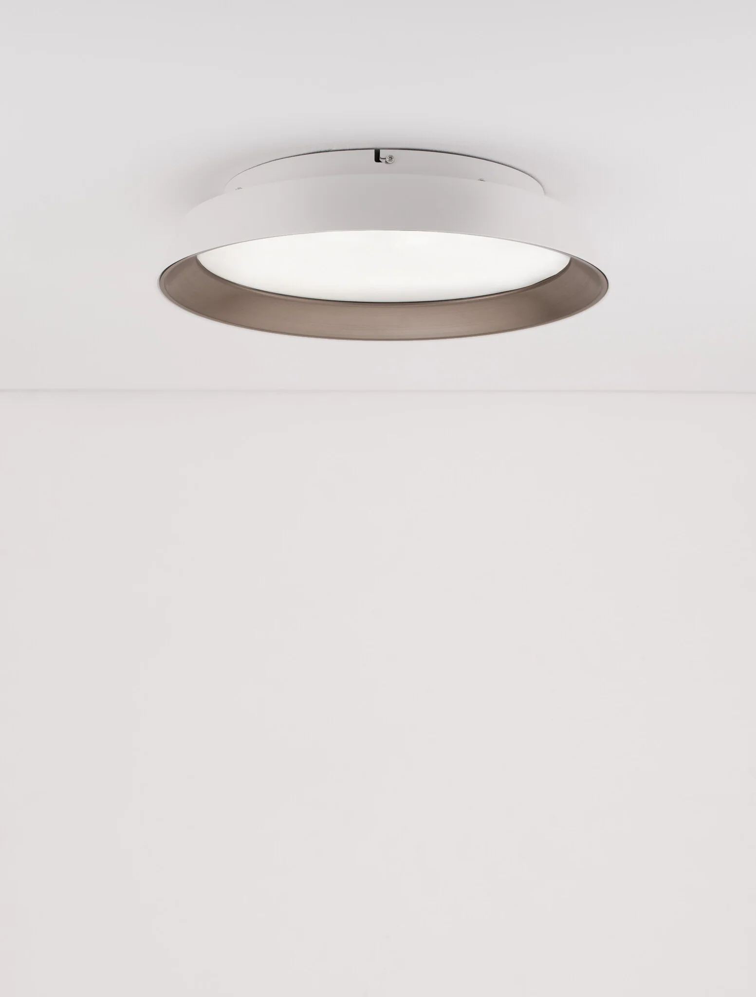 VELA Deckenaufbauleuchte 30 Watt 450 mm 3000 Kelvin dimmbar