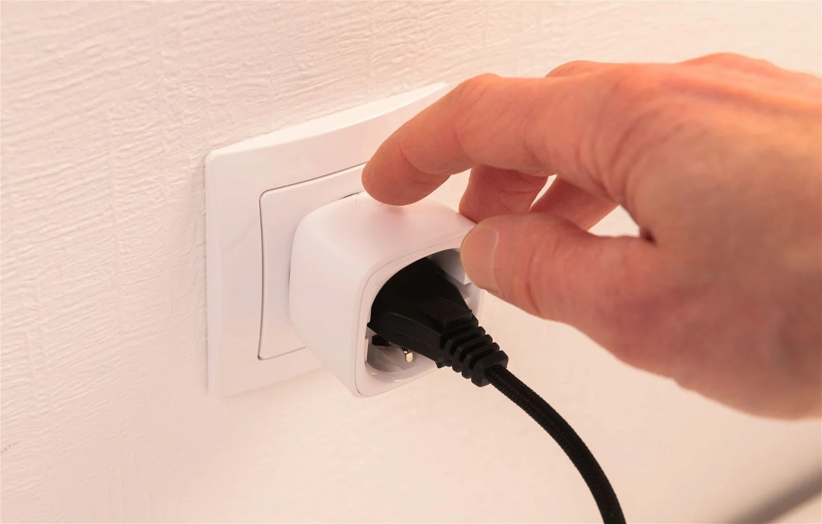 Zwischenstecker Smart Plug für Euro- und Schuko-Stecker - Image 3